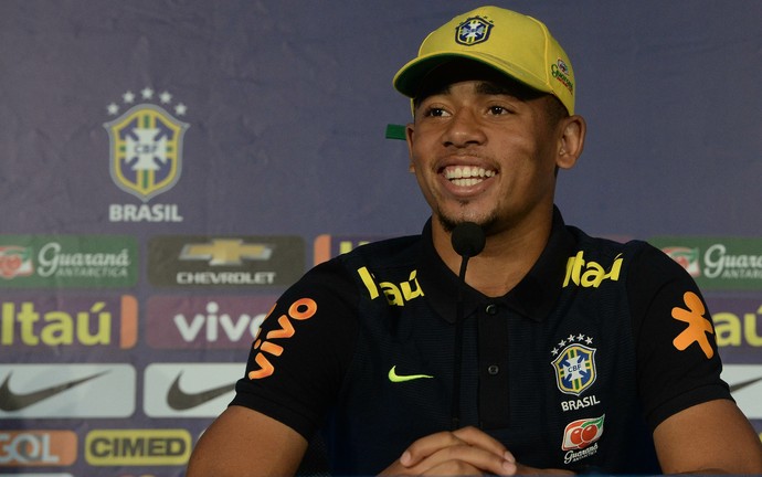 Pronto para a Inglaterra, Gabriel Jesus usa Fernandinho para conhecer City