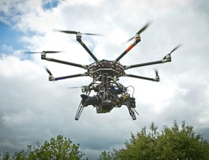 Imprensa usa octocóptero para filmar treino da Holanda (Foto: Divulgação)