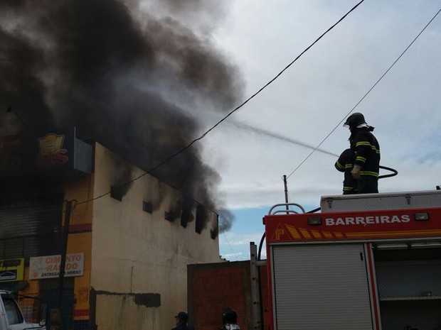 Ainda não há informações sobre o motivo do incêndio (Foto: Fernandez Fernandes/ Blog Sigi Vilares)