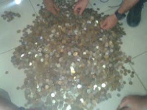 Várias moedas são encontradas com grupo suspeito de praticar assaltos na região de Camalaú, Jataúba e Poção (Foto: Serviço de Inteligência da PMPB)