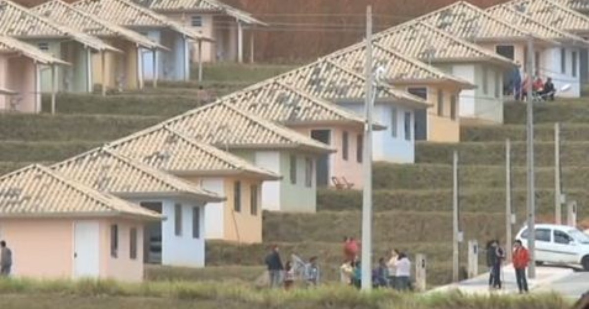 G1 Cerca de 300 pessoas ocupam casas de loteamento em Jaraguá do Sul