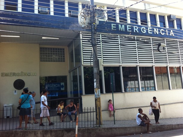 Hospital Getúlio Vargas, na Penha, só está atendendo casos graves na pediatria (Foto: Gabriel Barreira/G1)