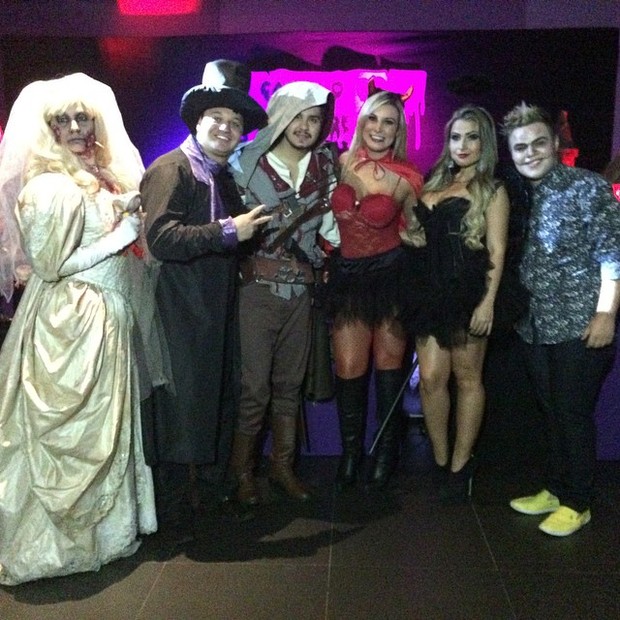 Andressa Urach com Luan Santana e amigos em festa de Dia das Bruxas em São Paulo (Foto: Instagram/ Reprodução)