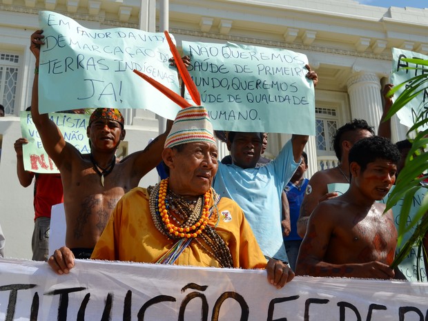 Índios protestam contra PEC no AC (Foto: Rayssa Natani/G1) Índios protestam contra PEC no AC (Foto: Rayssa Natani/G1)
