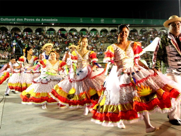 Colorido do festival encantou o público presente no Centro Cultural Povos da Amazônia, na Zona Sul de Manaus (Foto: Marcos Dantas / G1 AM)