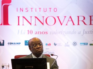 O presidente do STF, ministro Joaquim Barbosa, durante a divulgação dos vencedores da edição 2013 do Prêmio Innovare (Foto: Carlos Humberto / Divulgação STF)