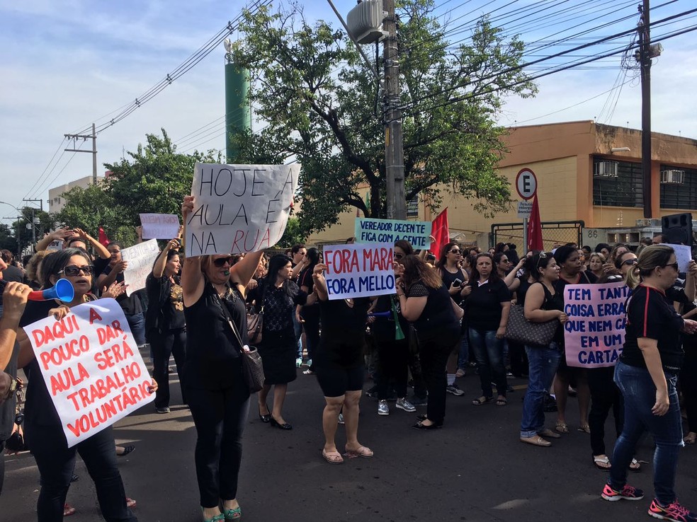 Professores municipais realizaram paralisação em Presidente Prudente (Foto: Wellington Roberto/G1)
