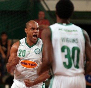 Pivô do Palmeiras sobre filho recém-nascido: 