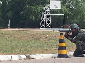 Treinamento da Polícia Militar para assumir missão no Complexo da Maré, no RJ (Foto: Reprodução/ TV Grande Rio)