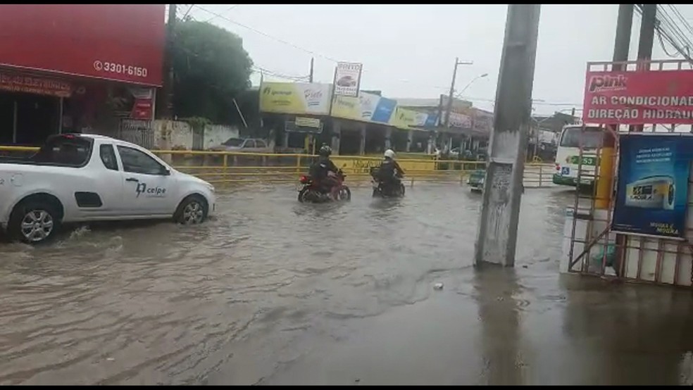 Alagamentos no Recife (Foto: Reprodução/WhatsApp)