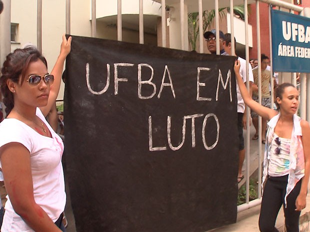Protesto estudantes  (Foto: Eduardo Barbosa/ TV Bahia)