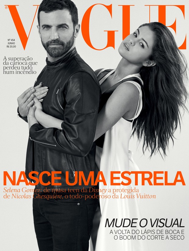 Selena Gomez e Nicolas Ghesquière estampam a edição de junho da Vogue Brasil (Foto: Reprodução / Vogue Brasil)