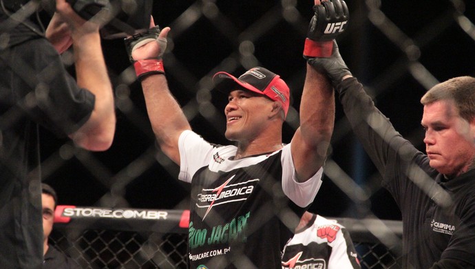 Ronaldo Jacaré, Francis Carmont e Georges St-Pierre, UFC, Jaraguá do Sul (Foto: Rodrigo Malinverni)