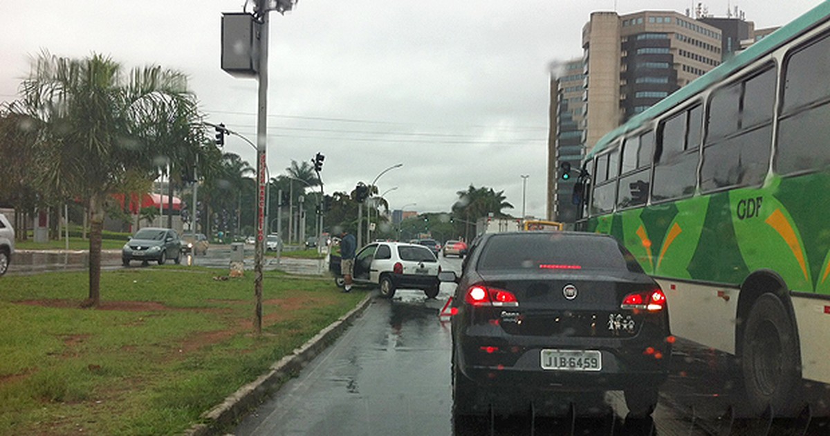 G1 Carro Quebrado Deixa Trânsito Lento No Início Da W3 Norte No Df