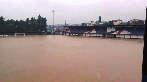 estádio municiapal caçador, chuvas, santa catarina, clube, futebol (Foto: Reprodução Facebook)