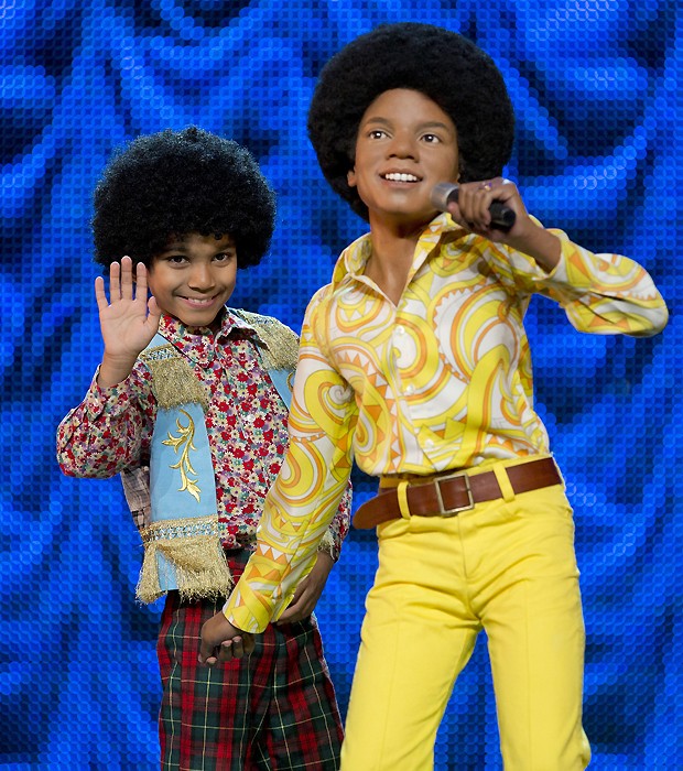 Garotinho aparece com visual inspirado no cantor na época em que ele fazia sucesso no grupo Jackson 5 (Foto: AFP)