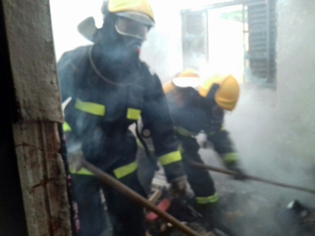 Incêndio atinge residência que estava fechada em Três Corações (MG) (Foto: Corpo de Bombeiros)