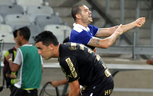 Nilton gol Cruzeiro x Botafogo (Foto: Paulo Fonseca / Ag. Estado)