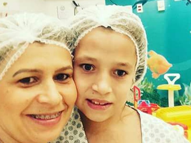 Mãe busca ajuda para operar a filha na Inglaterra (Foto: Glaucia Marina Ramos Diringer/Arquivo Pessoal) Mãe busca ajuda para operar a filha na Inglaterra (Foto: Glaucia Marina Ramos Diringer/Arquivo Pessoal)