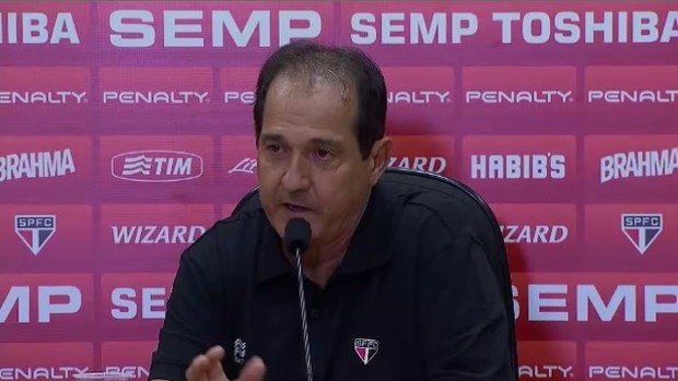 Muricy Ramalho perde a humildade em entrevista coletiva (Foto: Reprodução SporTV)