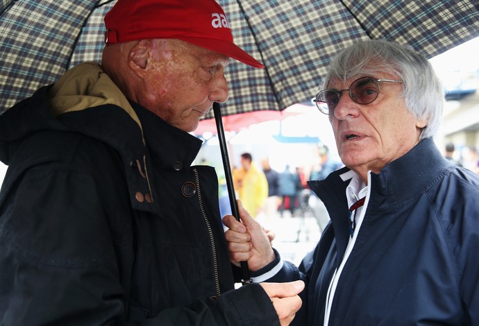 Niki Lauda (esq.) afirma que as críticas de Bernie Ecclestone não fazem sentido (Foto: Getty Images)