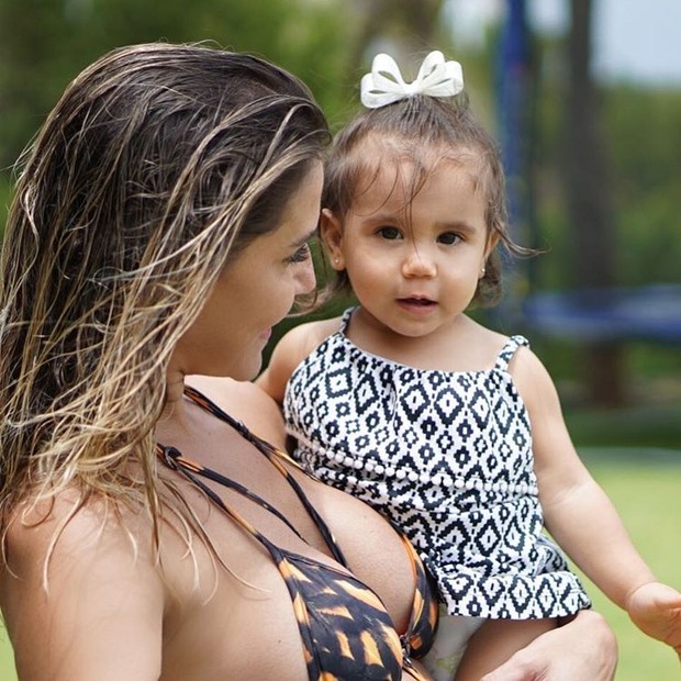 Deborah Secco e Maria Flor (Foto: Reprodução/Instagram)