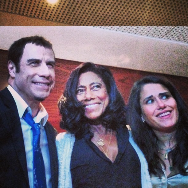 John Travolta, Glória Maria e Paulinha Severiano em evento (Foto: Instagram/ Reprodução)