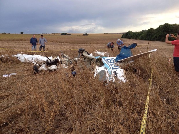 Ainda não se sabe o que causou e como foi a queda da aeronave. (Foto: Marco Martins/RPC)