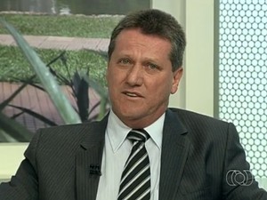 Secretário de Gestão e Planejamento, Giuseppe Vecci, justifica gastos do governo com viagem de servidores à França, em Goiás (Foto: Reprodução/TV Anhanguera) Secretário de Gestão e Planejamento, Giuseppe Vecci, justifica gastos do governo com viagem de servidores à França, em Goiás (Foto: Reprodução/TV Anhanguera)