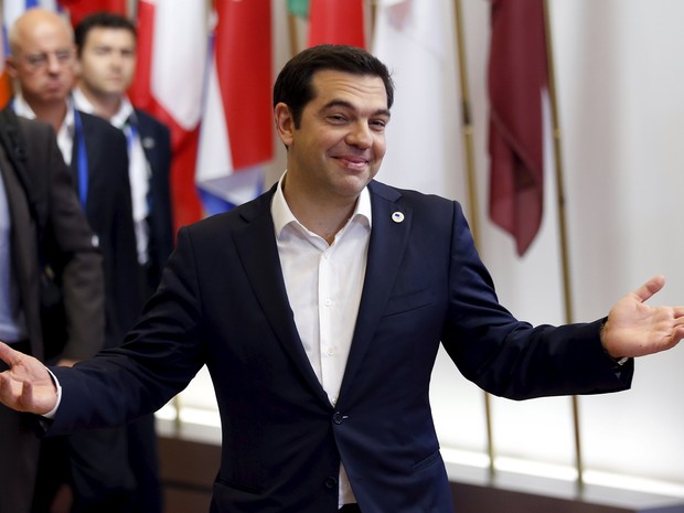 Alexis Tsipras deixa reunião em Bruxelas, que terminou sem acordo (Foto: Reuters)