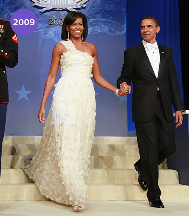 Michelle Obama e os 10 vestidos mais poderosos usados como 1ª dama durante os oito anos de mandato do presidente americano Barack Obama. Trajetória fashion de sucesso com muito estilo e sem ostentação (Foto: Getty Images)