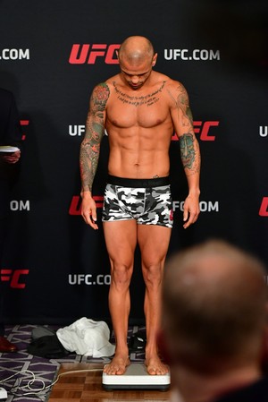 Thiago Pitbull tomada oficial de peso UFC 205 (Foto: Jason Silva) Thiago Pitbull tomada oficial de peso UFC 205 (Foto: Jason Silva)