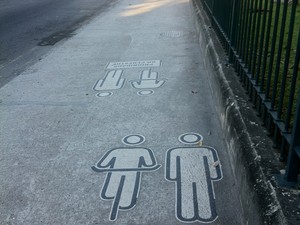 Ciclovia no Jardim Botânico tem marcações de calçada compartilhada com pedestres. (Foto: Mariucha Machado/G1)