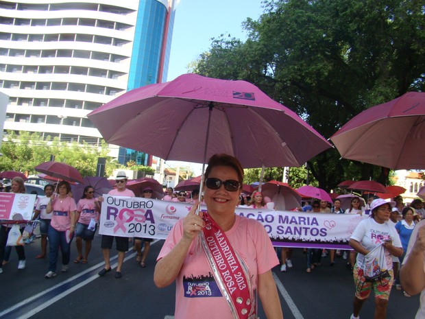 Vânia Guerra foi eleita pela segunda vez à madrinha da caminhada (Foto: Gilcilene Araújo/G1)
