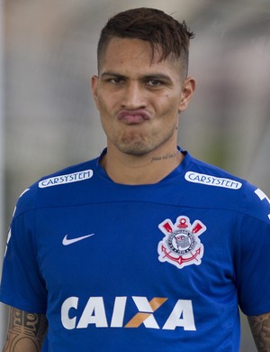 Irredutível na negociação, Timão crê em blefe sobre ofertas por Guerrero 