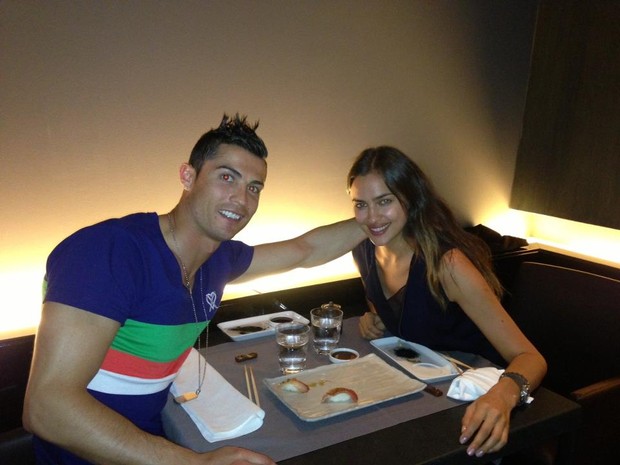 Cristiano Ronaldo e Irina Shayk (Foto: Reprodução/Facebook)
