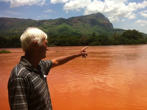 Presidente da colônia de pescadores acredita que recuperação do rio Doce deve levar cinco anos. (Foto: Zana Ferreira/ G1)
