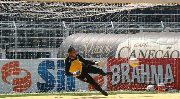 Bruno é o novo titular do gol da Ponte (Foto: Reprodução EPTV)