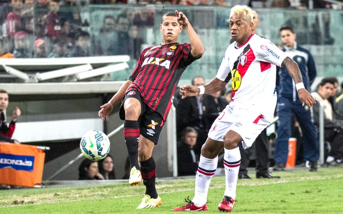 Marcelinho Paraiba, Atlético-PR X Joinville (Foto: Cleber Yamaguchi / Estadão Conteúdo ) Marcelinho Paraiba, Atlético-PR X Joinville (Foto: Cleber Yamaguchi / Estadão Conteúdo )