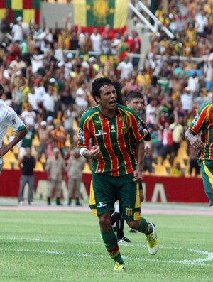 Eloir e Tiago Cavalcanti comemoram gol no Castelão (Foto: Biaman Prado/O Estado)