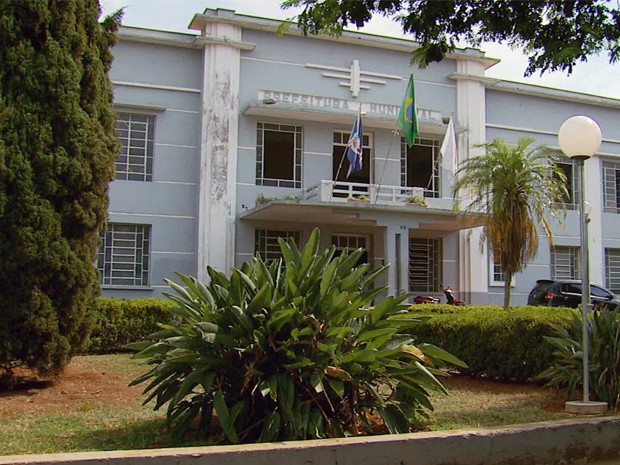 Liminar isenta Prefeitura de Alfenas, MG, de cuidar da iluminação pública (Foto: Reprodução EPTV)