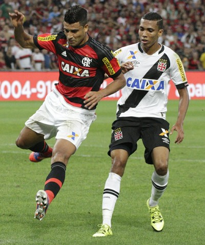 Ederson para em Martín Silva diante do Vasco (Foto: Gilvan de Souza / Flamengo)