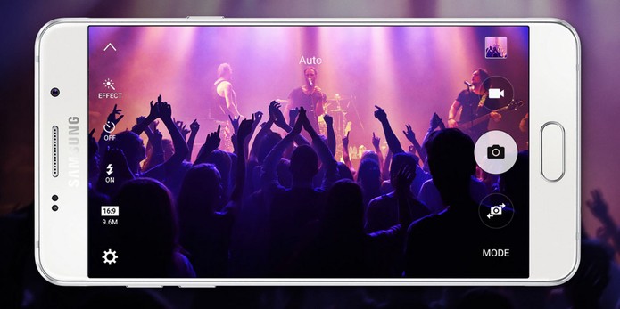 Galaxy A5 2016 vem com tela Full HD maior do que modelo de 2015 (Foto: Divulgação/Samsung)