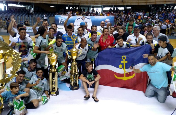 Porto Ferreira comemora seu quarto título da Taça EPTV Futsal (Foto: Reprodução/EPTV)