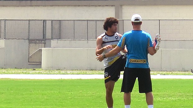 Bruno Mendes no treino separado do Botafogo (Foto: Thales Soares / Globoesporte.com)