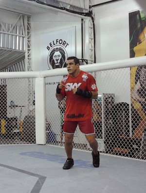 Vitor Belfort treina no CT (Foto: Ivo Gonzalez / Agência O Globo)