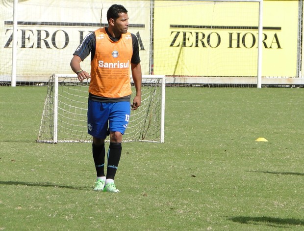 André Santos voltou a treinar após ausência na atividade de segunda-feira (Foto: Hector Werlang/Globoesporte.com)