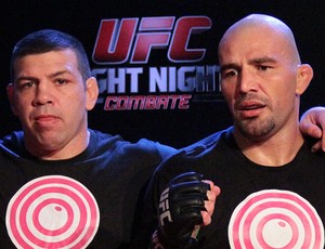 Glover Teixeira e Pedro Rizzo treino UFC BH (Foto: Rodrigo Malinverni)