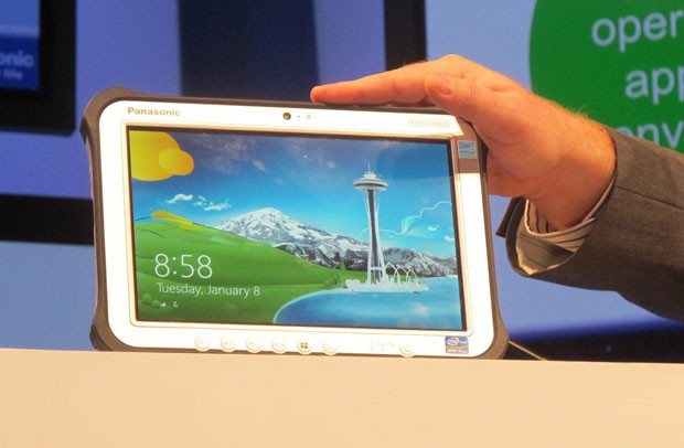 Tablet resistente a quedas Toughpad com Windows 8 Pro é apresentado pela Panasonic na CES 2013 (Foto: Daniela Braun/G1)