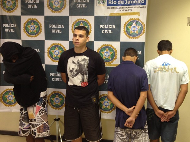 Dois maiores foram presos, dois menores detidos e um dos integrantes do grupo está foragido (Foto: Renata Soares / G1)